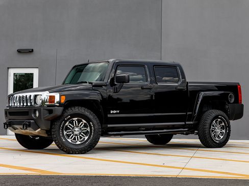 Used 2010 HUMMER H3T Adventure image 2
