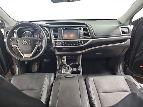 Used 2019 Toyota Highlander Limited image 11