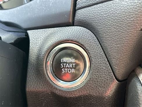 Used 2021 Toyota RAV4 XLE Premium image 11