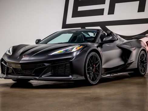 Used 2024 Chevrolet Corvette Z06 w/ Stealth Interior Trim Package RWD image 31