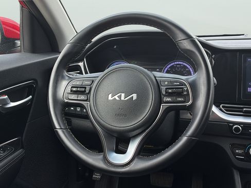 Used 2022 Kia Niro LXS FWD image 16
