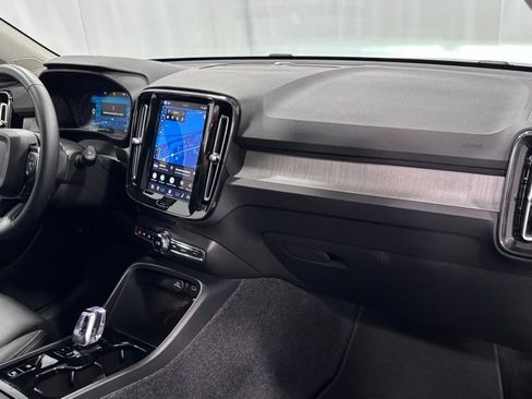 Certified 2026 Volvo XC40 B5 Plus AWD/4WD image 17
