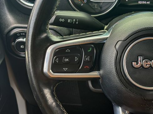 Used 2020 Jeep Wrangler Unlimited Sahara AWD/4WD image 31