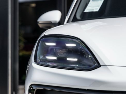 Certified 2025 Porsche Cayenne image 16