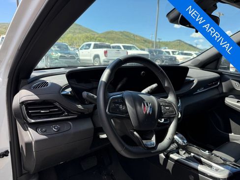 Used 2025 Buick Envista Sport Touring w/ Advanced Safety Package FWD image 10