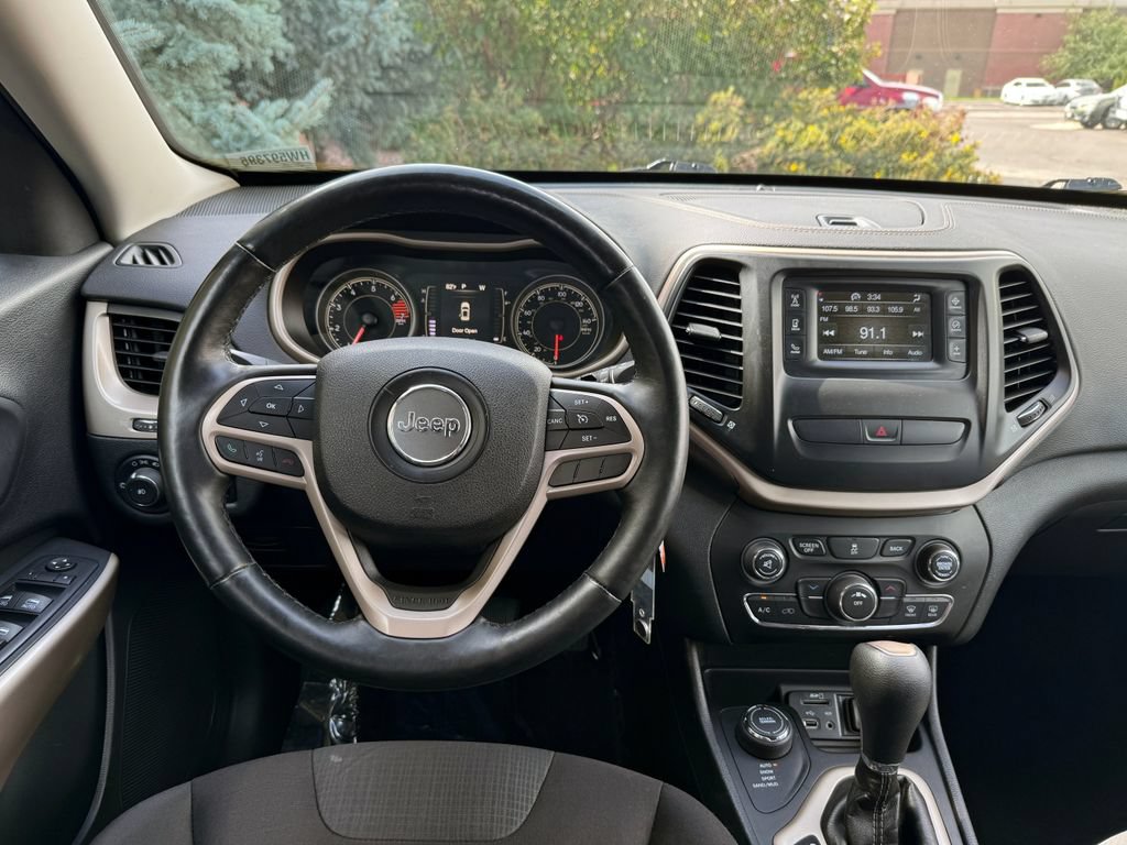 Used 2017 Jeep Cherokee Latitude w/ Cold Weather Group AWD/4WD image 25