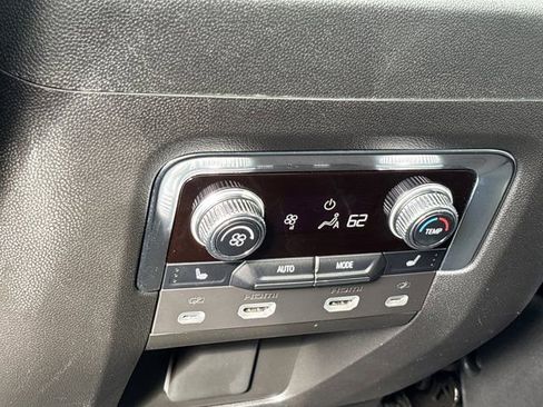 Used 2024 GMC Yukon Denali w/ Advanced Technology Package AWD/4WD image 23