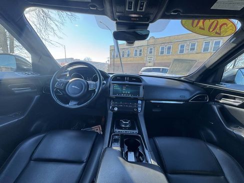 Used 2020 Jaguar F-PACE Premium image 13
