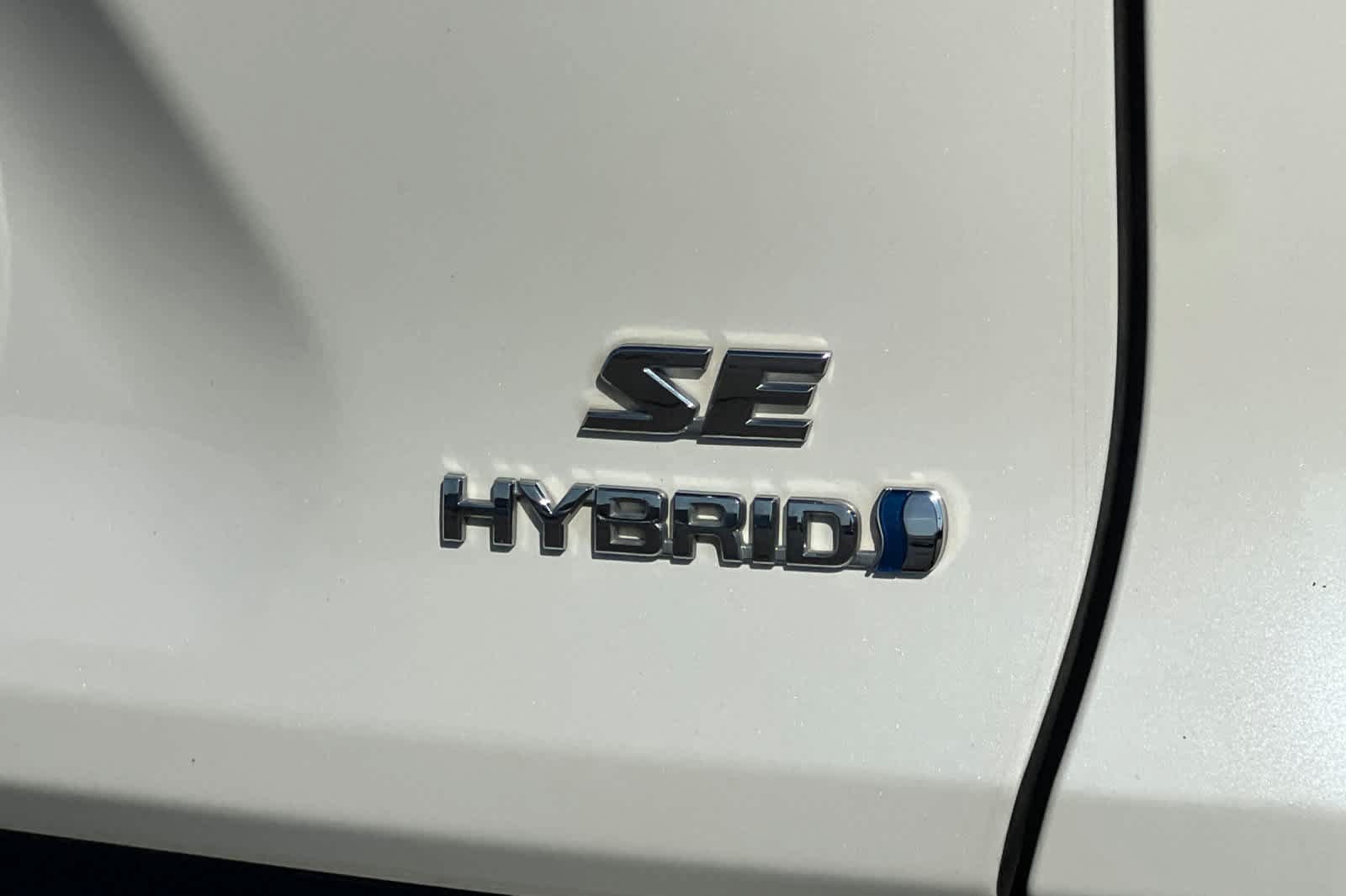 Used 2022 Toyota RAV4 SE w/ Convenience Package AWD/4WD image 32
