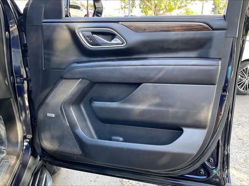 Used 2021 Chevrolet Suburban Premier image 23