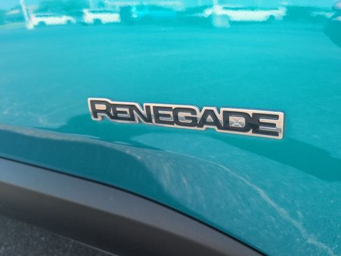 Used 2021 Jeep Renegade Latitude AWD/4WD image 9