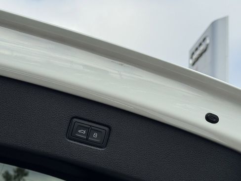 Used 2025 Audi Q7 2.0T Premium w/ Convenience Plus Package image 17