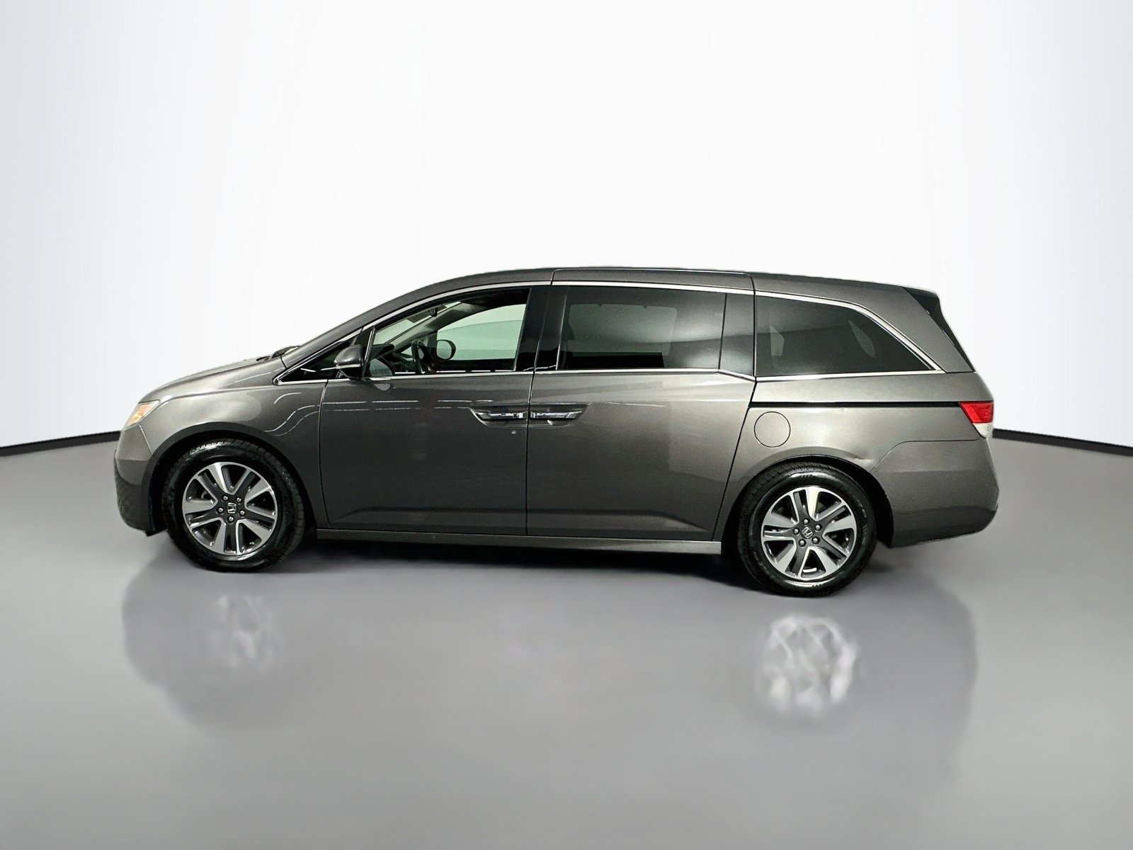 Used 2015 Honda Odyssey Touring image 4