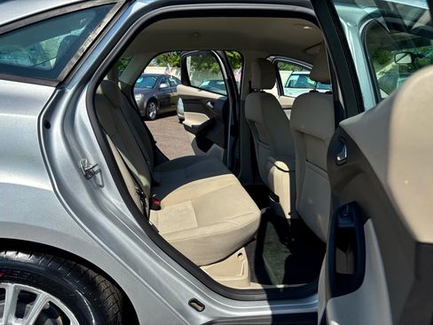 Used 2016 Ford Focus SE w/ SE Power Seat Package image 19