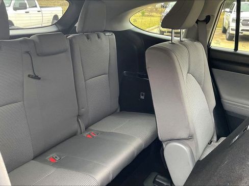 Used 2020 Toyota Highlander LE image 21