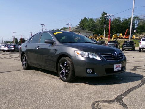 Used 2010 Toyota Camry XLE FWD image 2