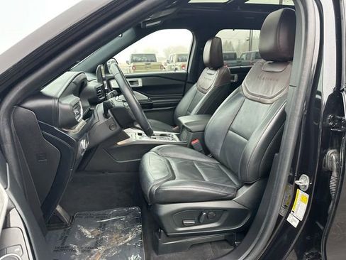 Used 2022 Ford Explorer Platinum w/ Equipment Group 601A AWD/4WD image 9