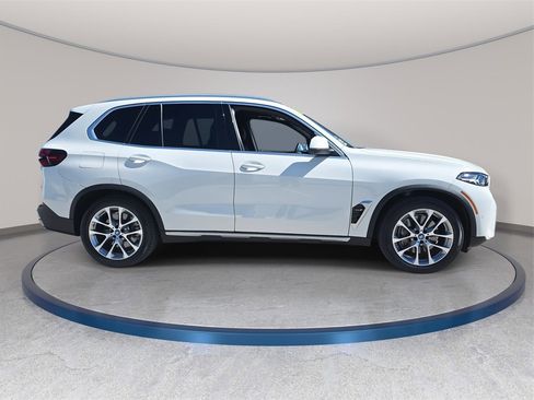 Used 2024 BMW X5 xDrive50e w/ Parking Assistance Package image 5