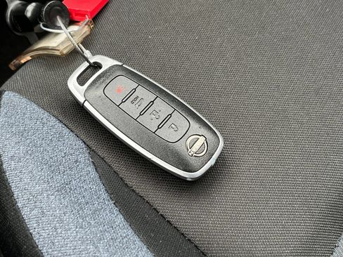 Used 2025 Nissan Versa SV FWD image 20