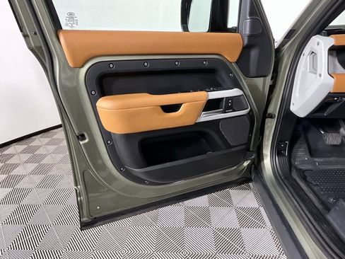 Used 2023 Land Rover Defender 110 SE image 19