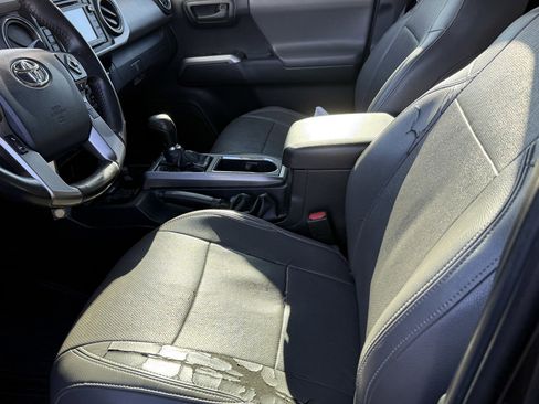 Used 2018 Toyota Tacoma SR5 image 11