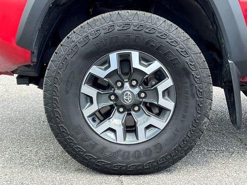 Used 2023 Toyota Tacoma TRD Off-Road w/ Technology Package AWD/4WD image 6