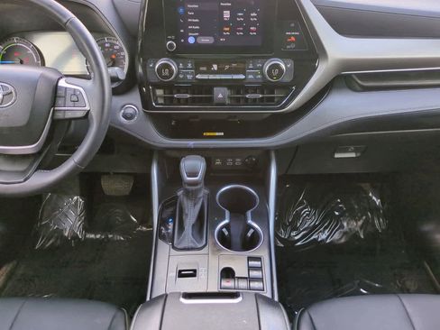 Certified 2023 Toyota Highlander XLE AWD/4WD image 19