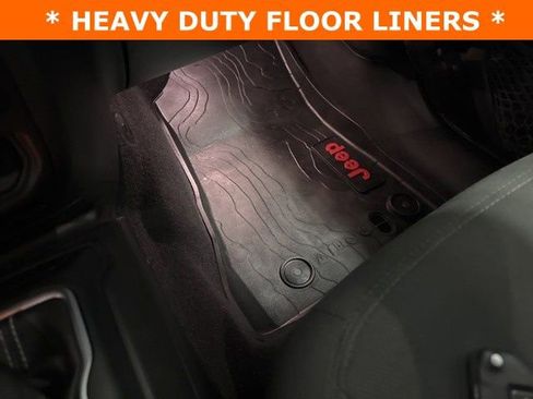 Used 2018 Jeep Wrangler Unlimited Sahara image 23