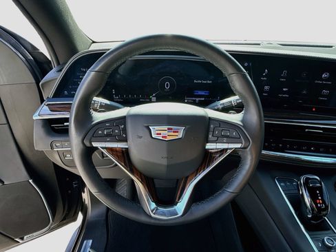 Used 2024 Cadillac Escalade Luxury AWD/4WD image 40