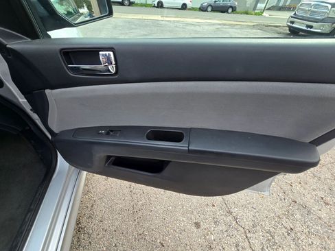 Used 2012 Nissan Sentra 2.0 SR w/ Special Edition Pkg image 10