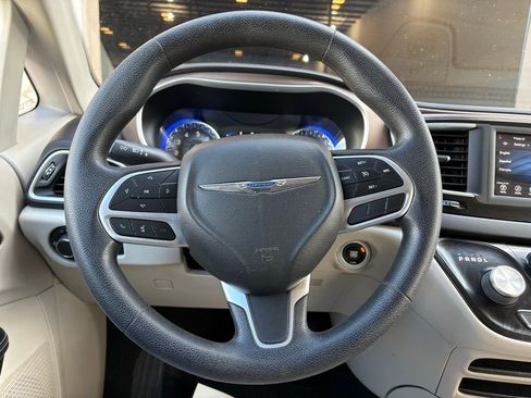Used 2021 Chrysler Voyager Lxi image 23