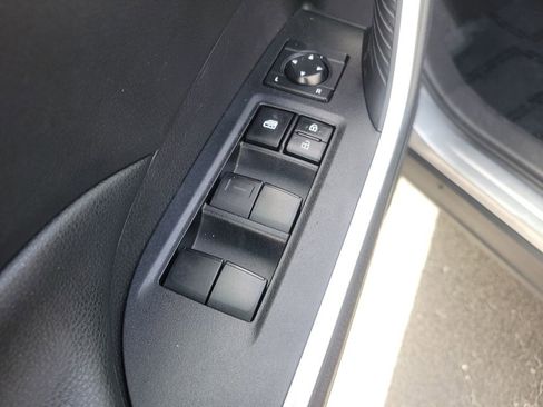 Used 2021 Toyota RAV4 LE image 16