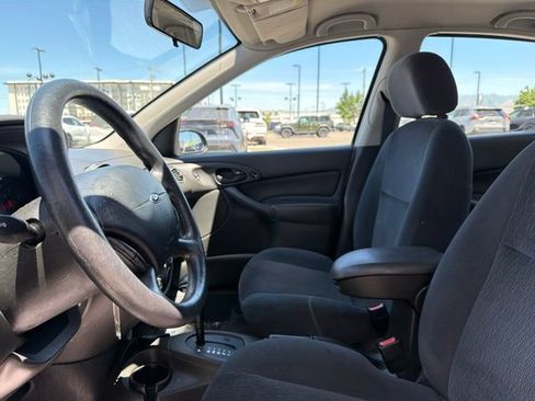Used 2001 Ford Focus SE FWD image 14