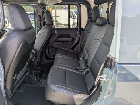 New 2026 Jeep Gladiator Sport AWD/4WD image 7