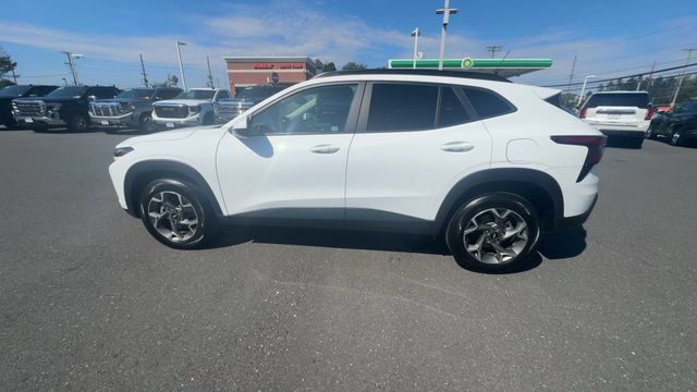 Used 2025 Chevrolet Trax LT w/ Driver Confidence Package FWD image 5