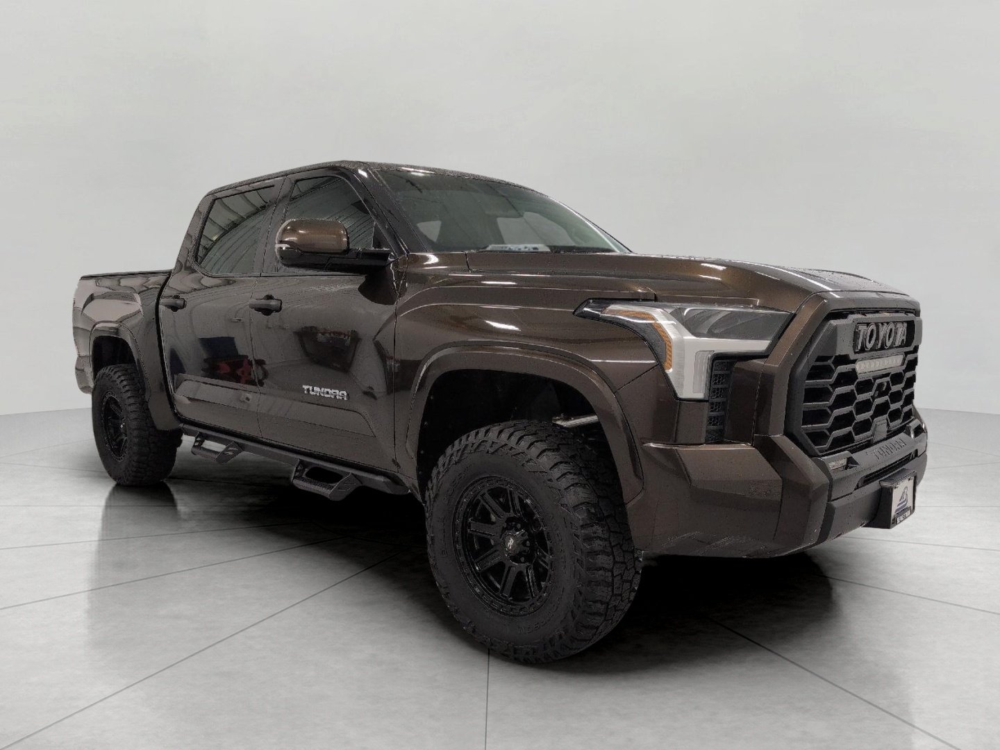 Used 2023 Toyota Tundra Limited w/ Power Package AWD/4WD image 1