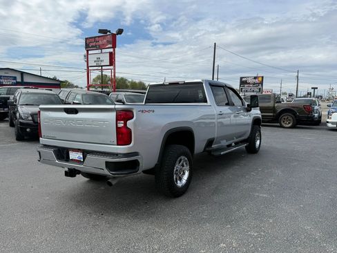 Used 2021 Chevrolet Silverado 2500 LT w/ Convenience Package image 5