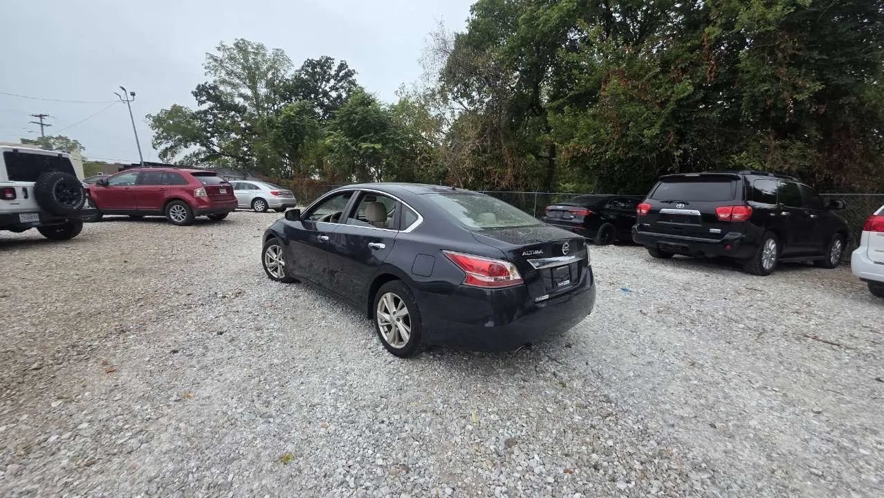 Used 2015 Nissan Altima 2.5 SV w/ Convenience Package FWD image 5
