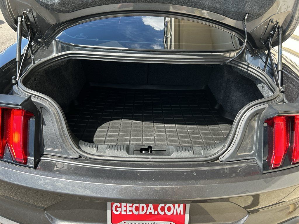 Used 2019 Ford Mustang Coupe RWD image 11