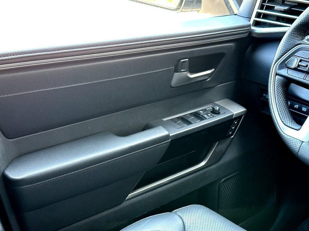 Used 2025 Toyota Tundra Limited AWD/4WD image 24