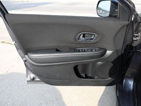 Used 2017 Honda HR-V LX image 16