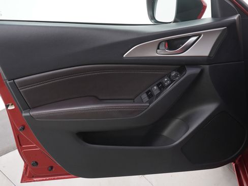 Used 2018 MAZDA MAZDA3 Touring image 16