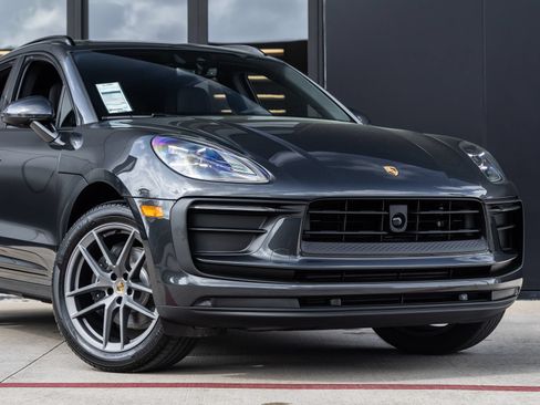 Certified 2026 Porsche Macan AWD/4WD image 9
