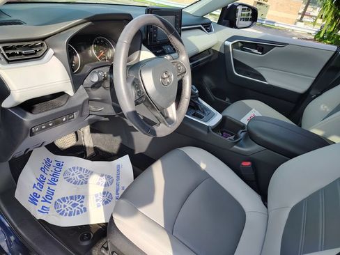 Used 2022 Toyota RAV4 XLE Premium AWD/4WD image 17