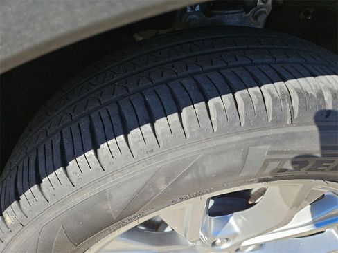 Used 2023 Ford Explorer Limited image 29