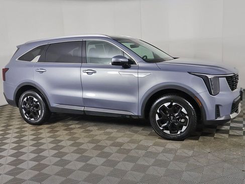 Used 2024 Kia Sorento S image 19