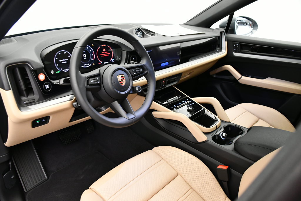 Certified 2026 Porsche Cayenne Coupe AWD/4WD image 4