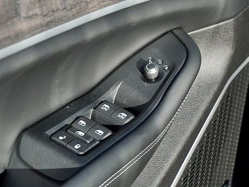 New 2023 Jeep Grand Cherokee 4WD 4xe image 30