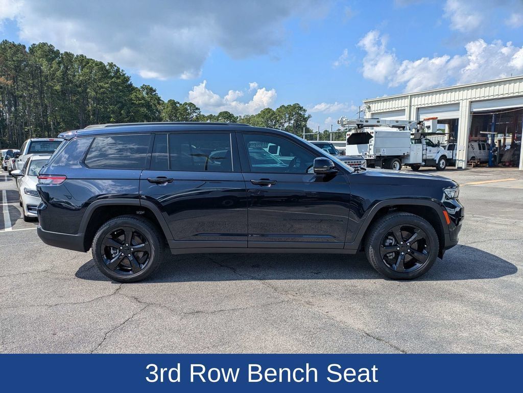 Used 2024 Jeep Grand Cherokee L Limited w/ Black Appearance Package RWD image 3