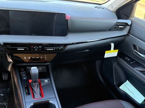 New 2026 Nissan Kicks SR FWD image 14